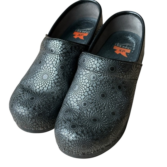 Dansko Pro XP Womens Clogs Black Medallion Embossed Leather 37 EU 7-7.5 US - Picture 10 of 10